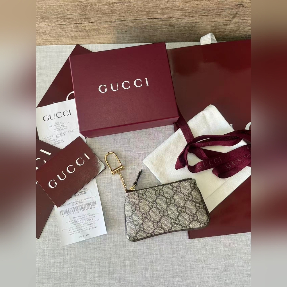 Gucci Beige GG Supreme Zip Key Pouch with Gold Chain